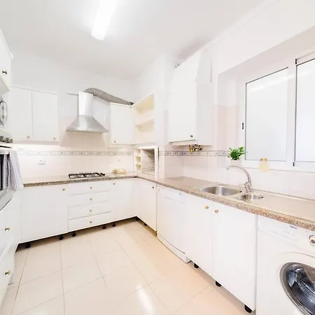 Apartamento Luxurious 4-Bedroom Apartment *